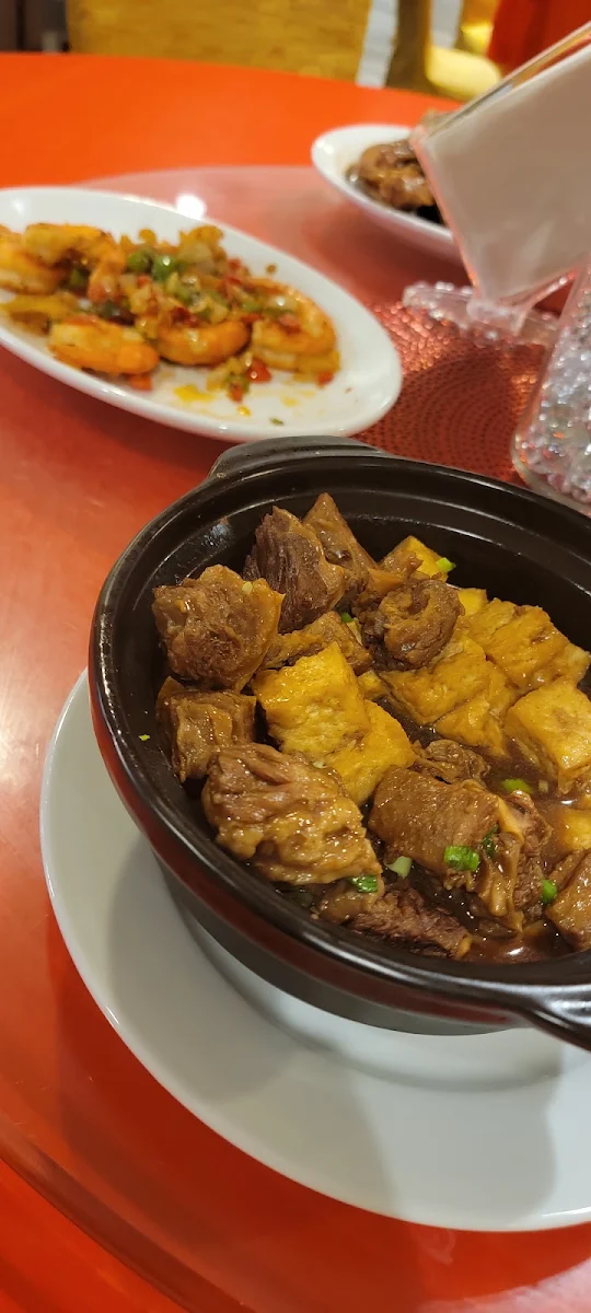 牛腩豆腐煲 beef brisket with tofu
